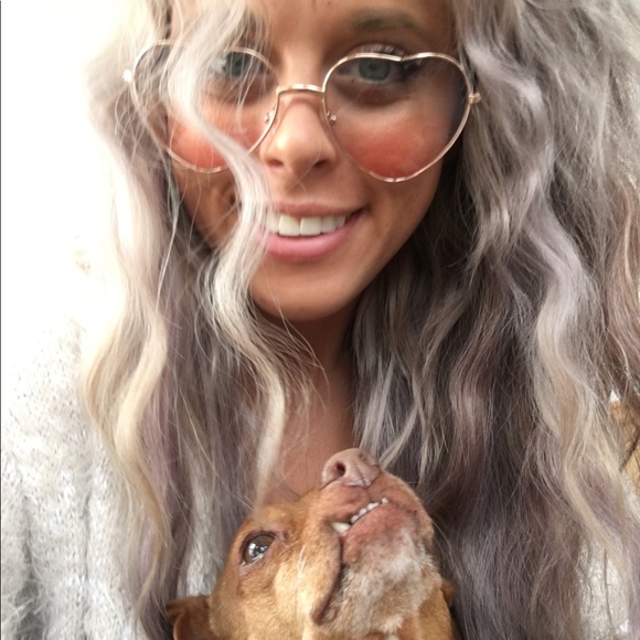 Meet your Posher, Brooke - Picture 1 of 1